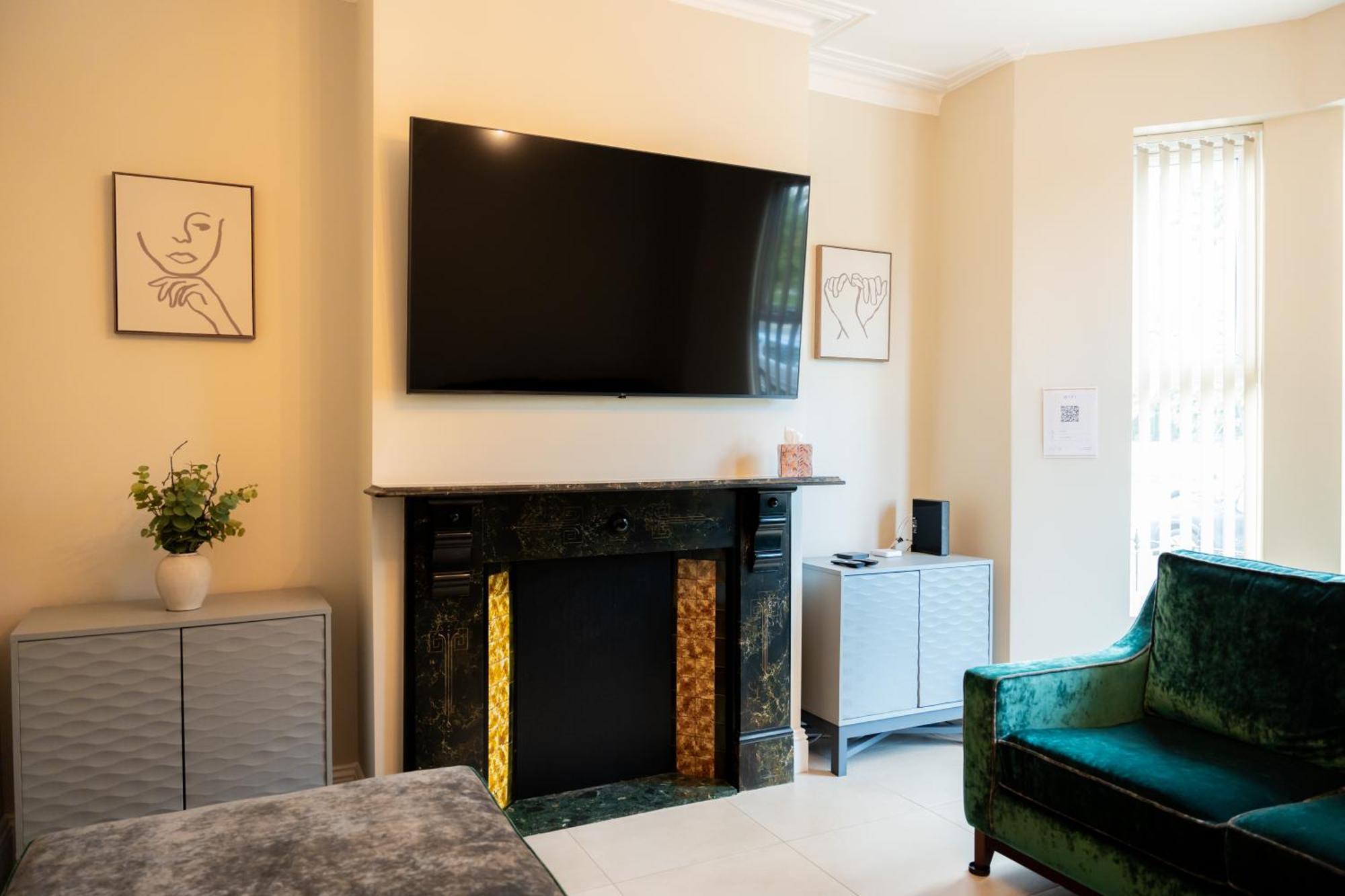 Casa Arkles - Next To Stadium - Free Parking Liverpool